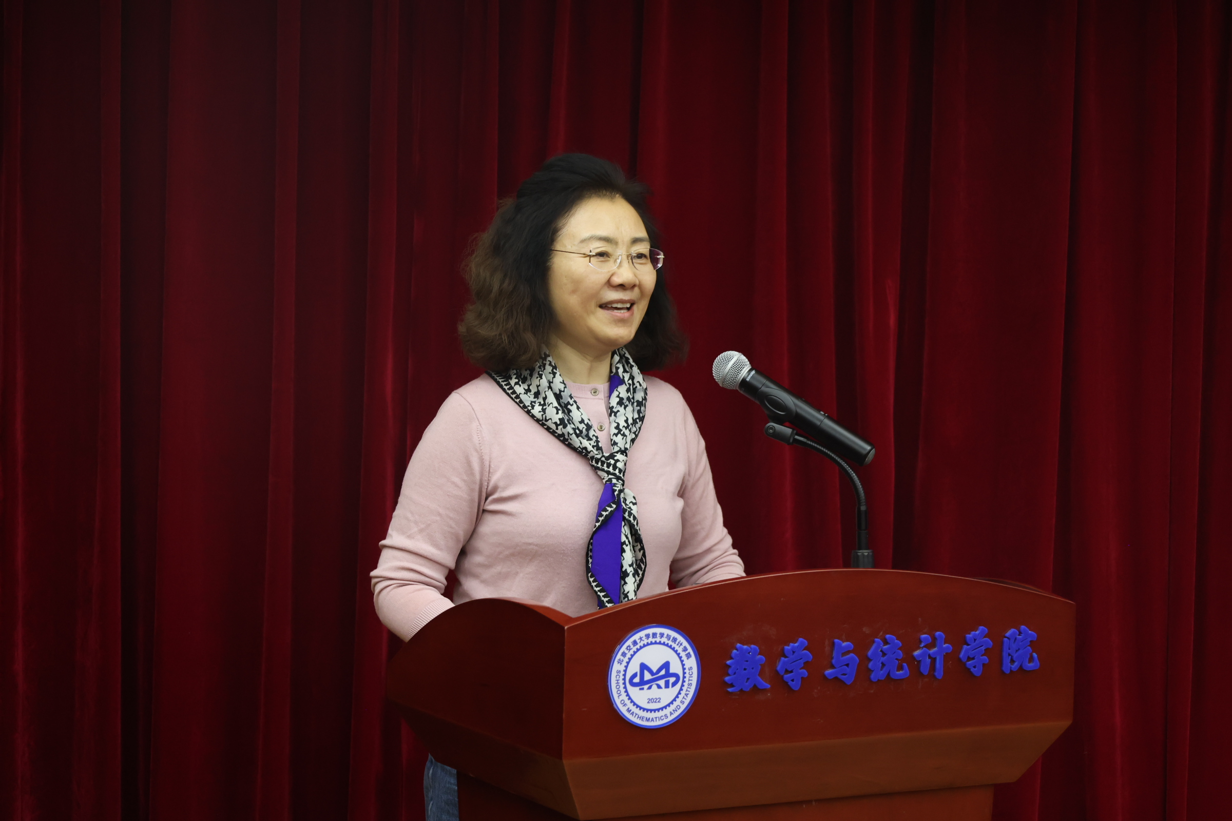 108408293.jpg 2.郭雪萌发言.JPG