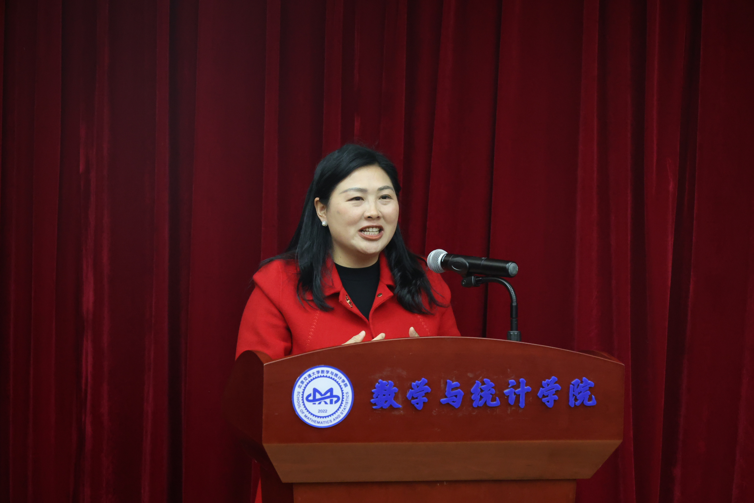 108408296.jpg 4.叶春凤发言.JPG